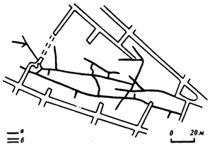 Рис. 38. Карстовая пещера (а), вскрытая штольнями одесских катакомб (б)